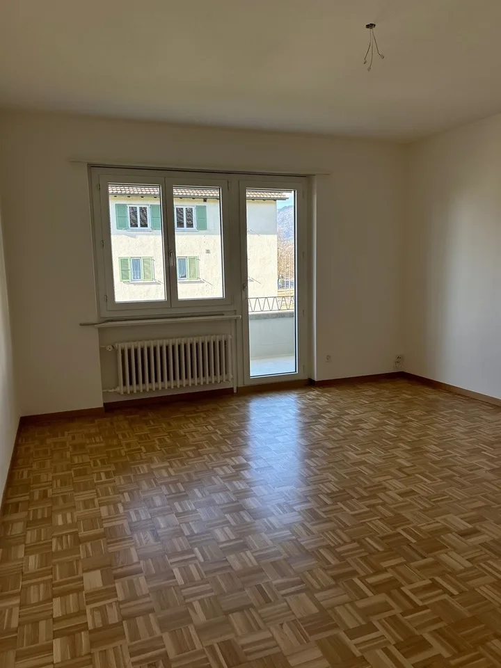 Bel appartement rénové de 3.0 pièces au 2e étage, environ 68 m2