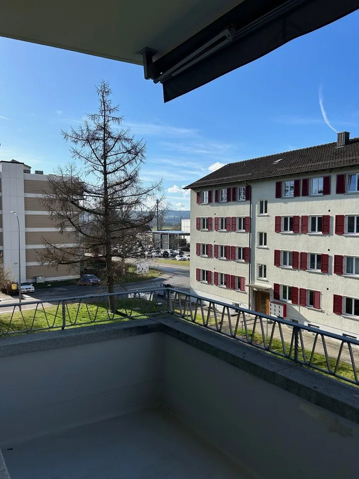 Bel appartement rénové de 3.0 pièces au 2e étage, environ 68 m2