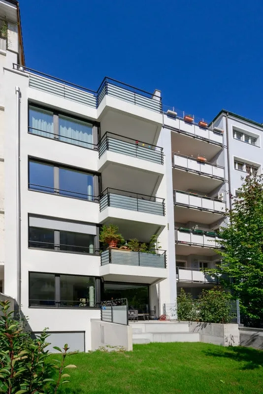 Modern 3-room apartment with large balcony – photo 10 of 10