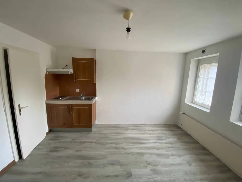 Studio von 20 m2 im Zentrum des Dorfes Agiez (1352)