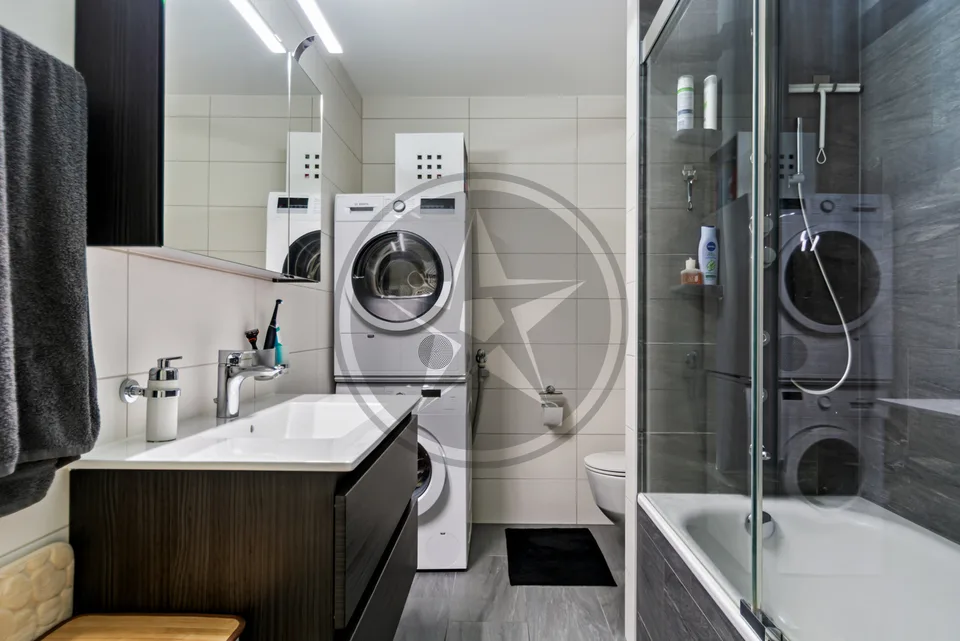 Elegantes 3,5-Zimmer-Wohnung im modernen Stil mit offenem Blick auf das Land – Foto 8 von 9