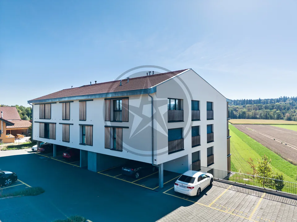 Elegantes 3,5-Zimmer-Wohnung im modernen Stil mit offenem Blick auf das Land – Foto 9 von 9