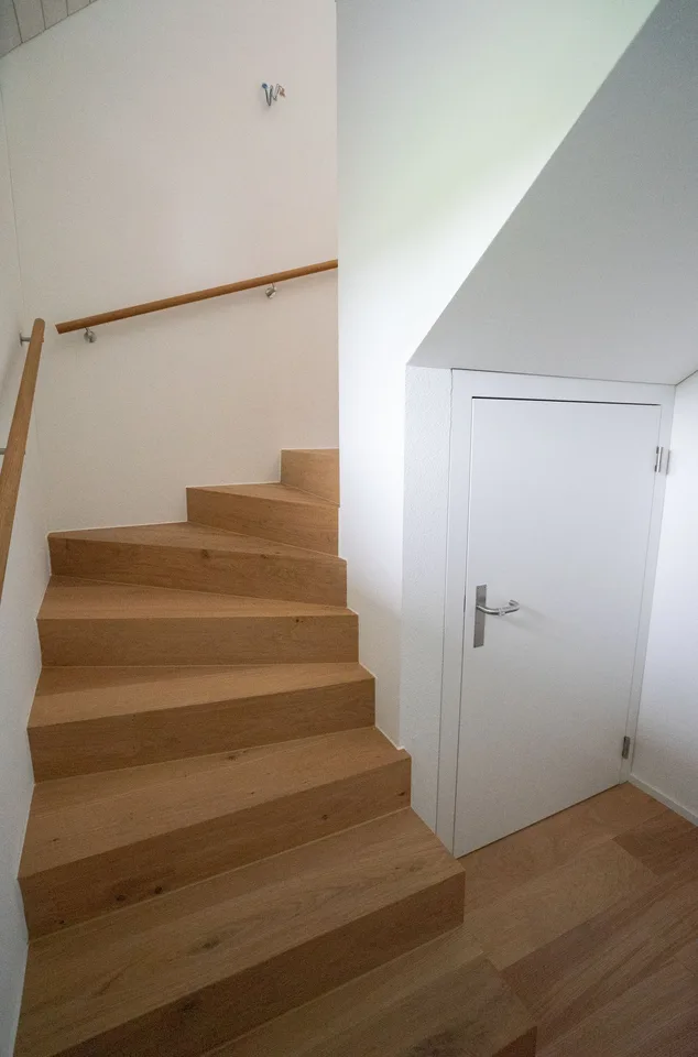 Grande nuovo appartamento in mansarda in posizione centrale con vista sulla montagna, garage incluso