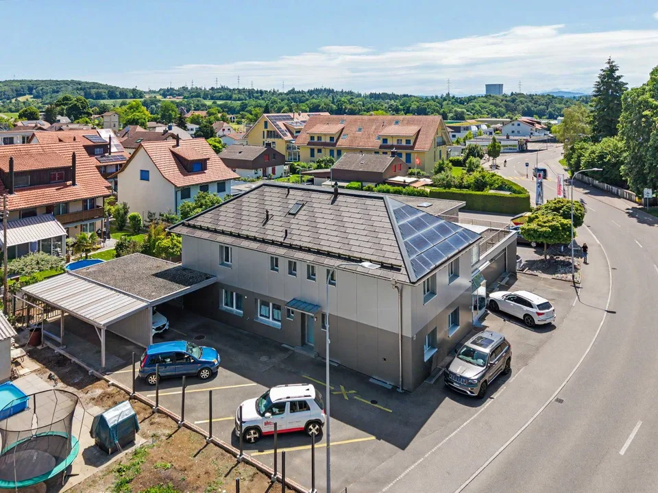 Bureaux et propriété commerciale sur la rue principale à Lostorf avec potentiel de nouvelle construction – photo 2 sur 4
