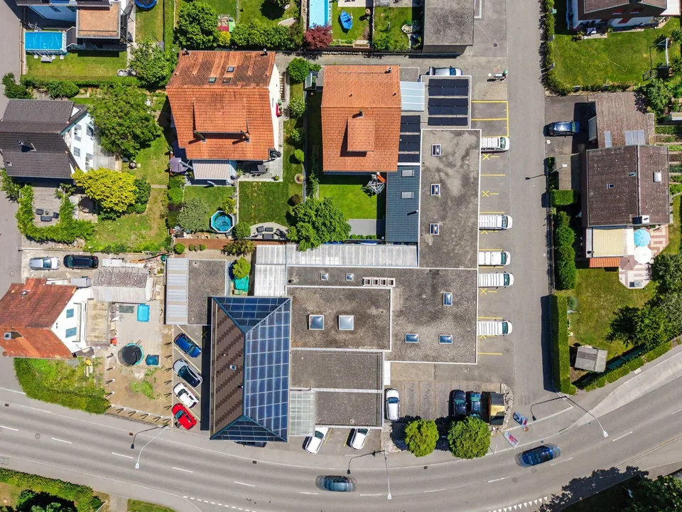 Bureaux et propriété commerciale sur la rue principale à Lostorf avec potentiel de nouvelle construction – photo 3 sur 4
