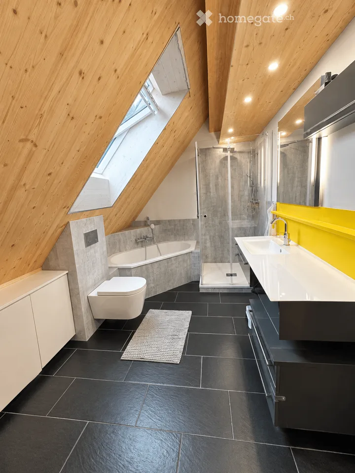 Appartement en duplex de 4,5 pièces avec loggia et part de jardin