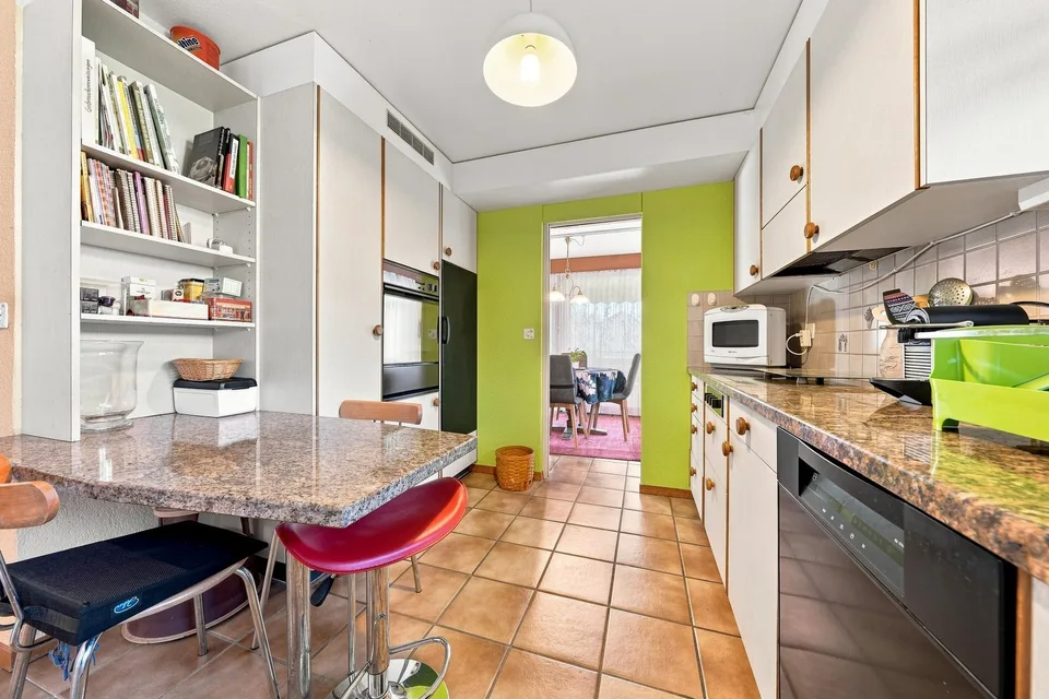 Spacious Home with a Far-Reaching View – photo 7 of 12