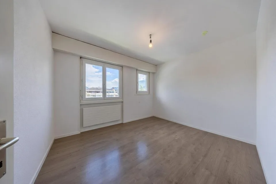 Ampio appartamento di 4.5 locali con balcone – foto 4 di 10
