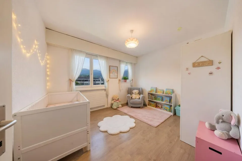 Ampio appartamento di 4.5 locali con balcone – foto 3 di 10