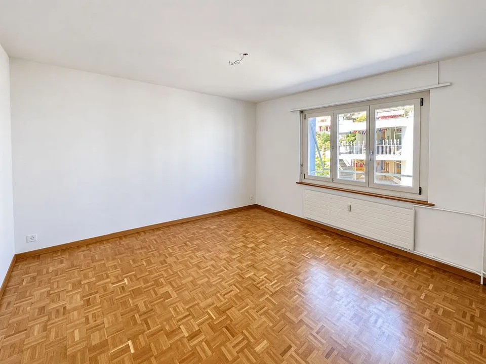Appartement 4 pièces spacieux, 2e étage à droite