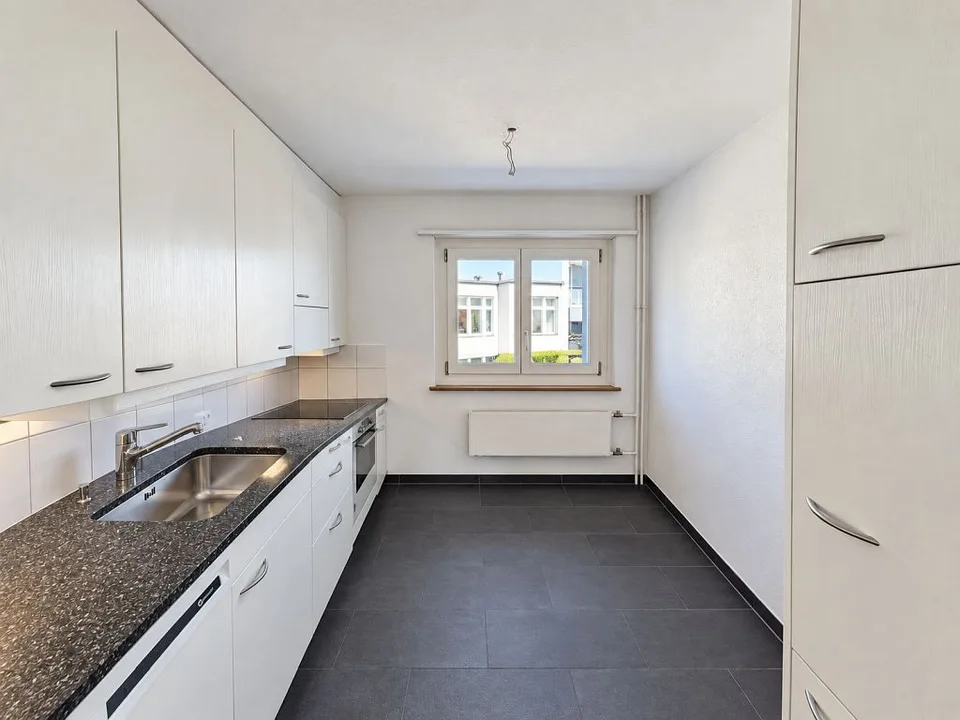 Appartement 4 pièces spacieux, 2e étage à droite