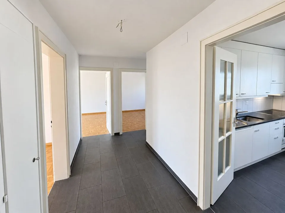Appartement 4 pièces spacieux, 2e étage à droite