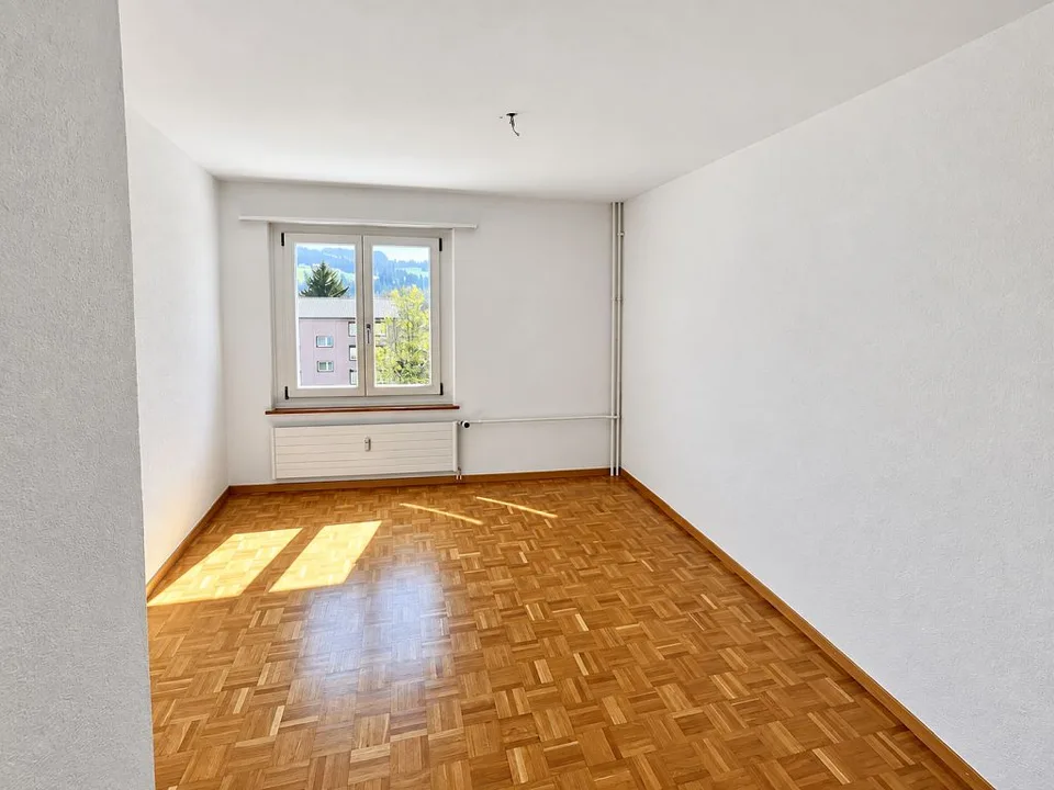 Appartement 4 pièces spacieux, 2e étage à droite