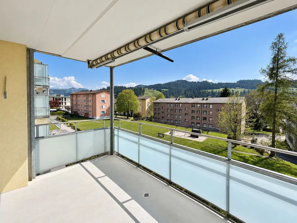 Appartement 4 pièces spacieux, 2e étage à droite