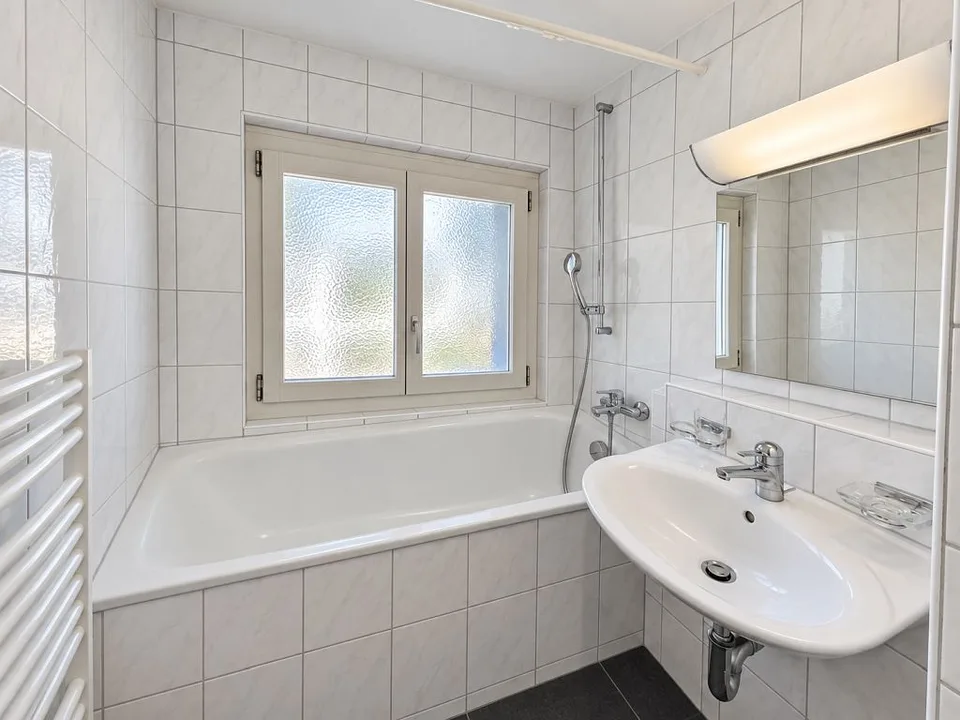 Appartement 4 pièces spacieux, 2e étage à droite