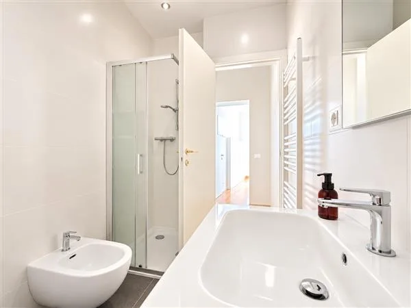 Origlio: Dachgeschoß-Duplex 6 Zimmer