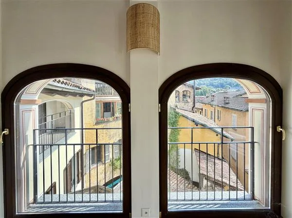 Origlio: Dachgeschoß-Duplex 6 Zimmer