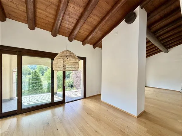 Origlio: Dachgeschoß-Duplex 6 Zimmer