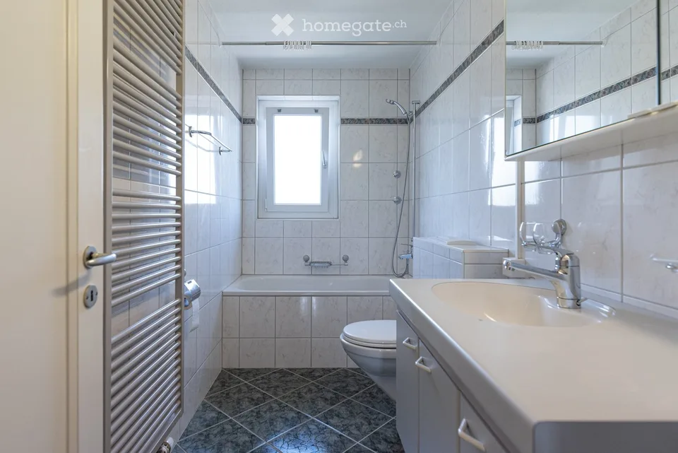 Helle 4-Zimmer-Wohnung mit Balkon und schöner Aussicht in Weisslingen