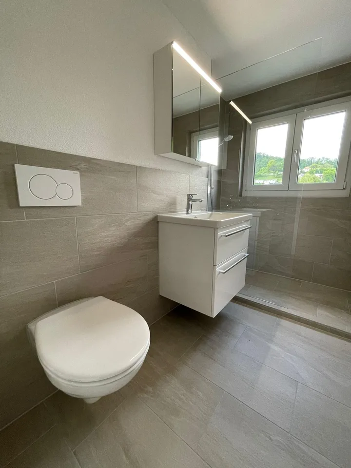 Charmante 4-Zimmer-Wohnung mit Balkon in ruhiger Lage – Foto 10 von 11
