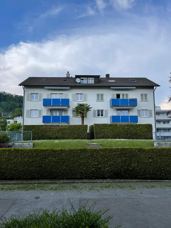 Charmante 4-Zimmer-Wohnung mit Balkon in ruhiger Lage – Foto 2 von 11