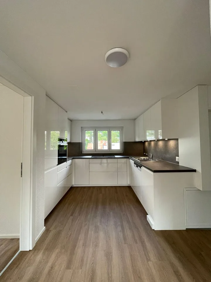 Charmante 4-Zimmer-Wohnung mit Balkon in ruhiger Lage – Foto 11 von 11
