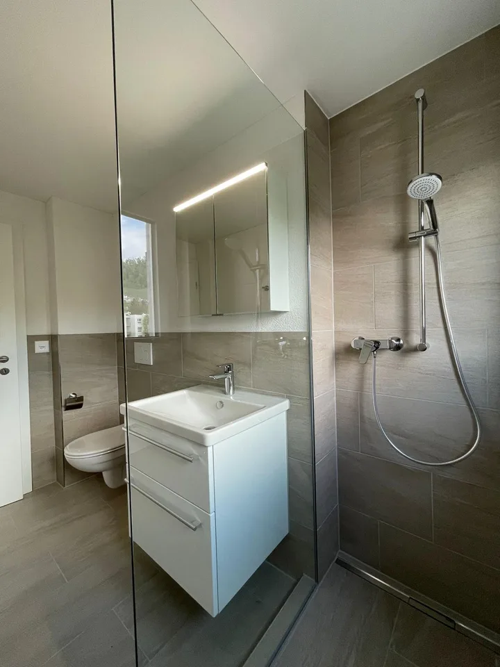 Charmante 4-Zimmer-Wohnung mit Balkon in ruhiger Lage – Foto 3 von 11