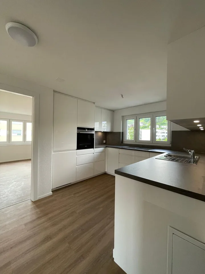 Charmante 4-Zimmer-Wohnung mit Balkon in ruhiger Lage – Foto 6 von 11