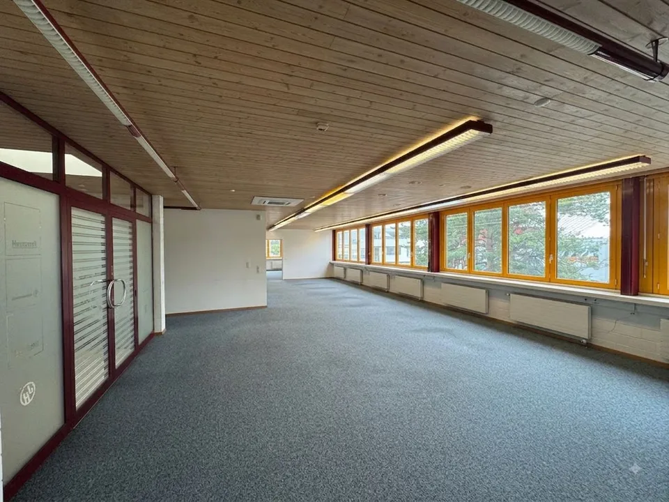 366m² - Modern office space – bright, flexible & top connected in Münsingen – photo 3 of 11