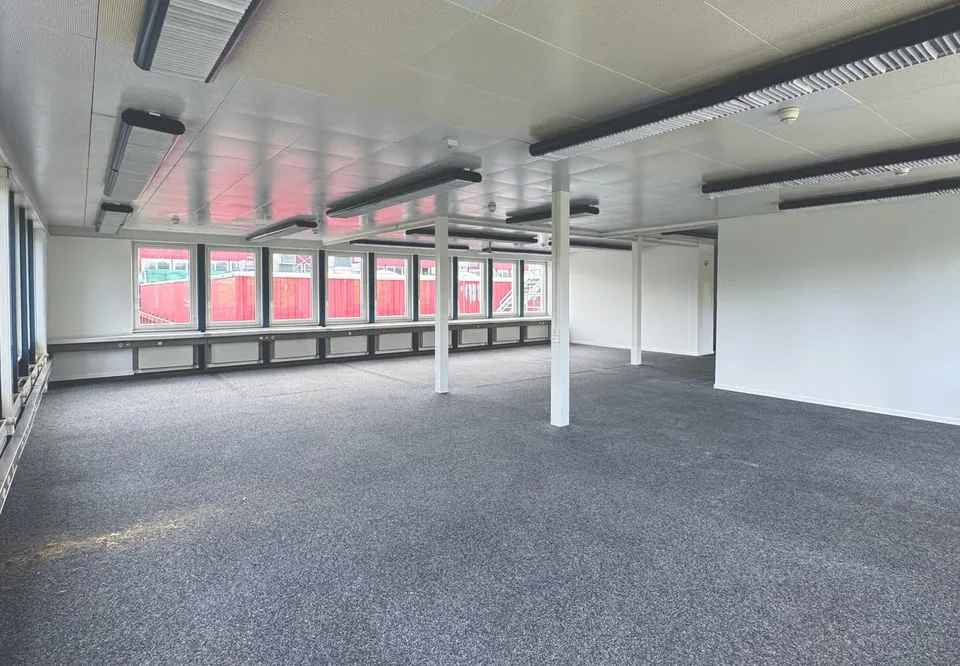 Affordable office space with 318 m² – ideal for SMEs or combination with storage – photo 10 of 15
