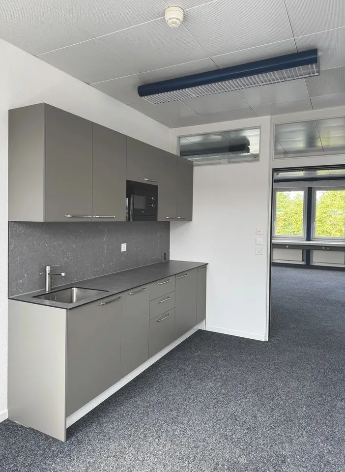 Affordable office space with 318 m² – ideal for SMEs or combination with storage – photo 12 of 15
