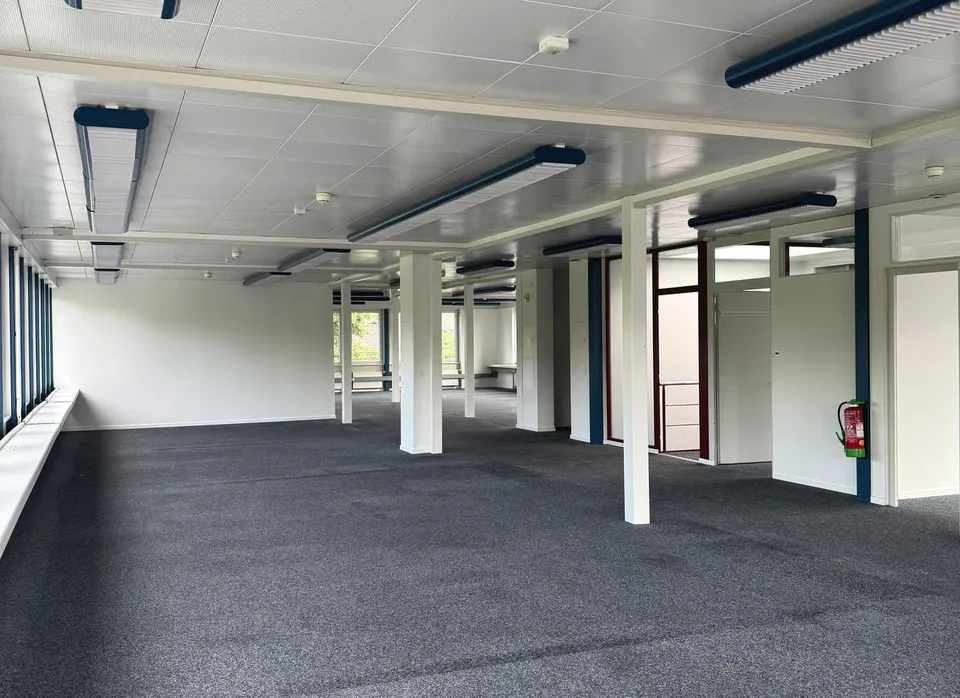 Affordable office space with 318 m² – ideal for SMEs or combination with storage – photo 2 of 15
