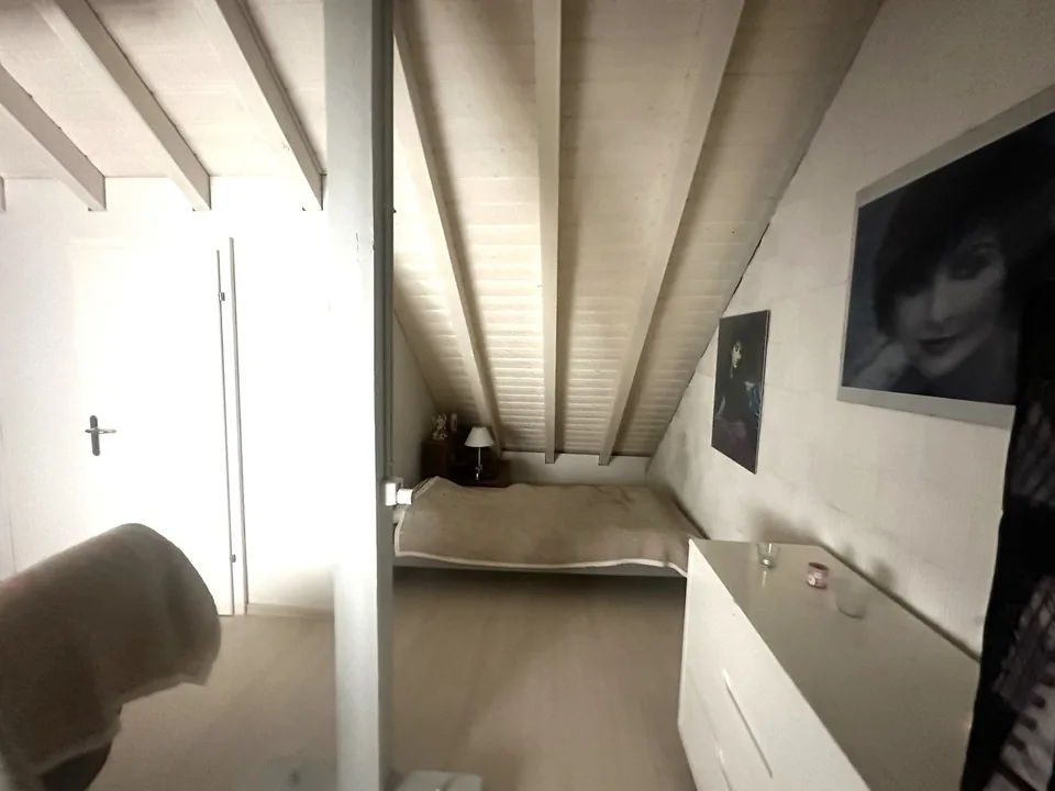 Charmant appartement mansardé 1 pièce à Gutenswil