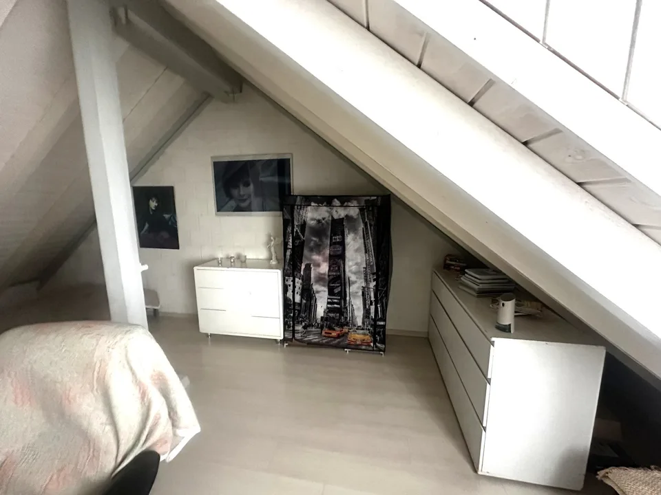 Charmant appartement mansardé 1 pièce à Gutenswil