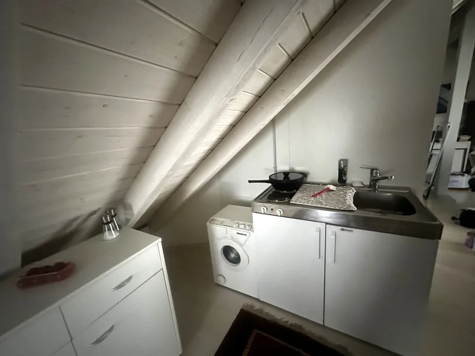 Charmant appartement mansardé 1 pièce à Gutenswil