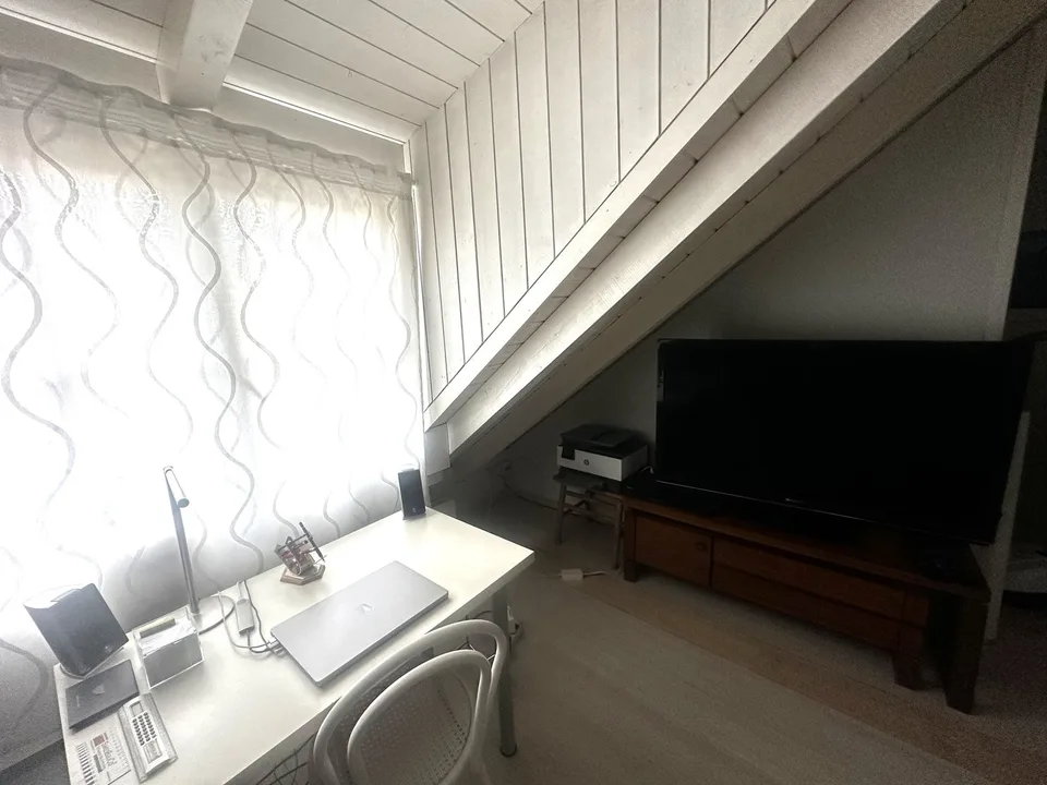 Charmant appartement mansardé 1 pièce à Gutenswil