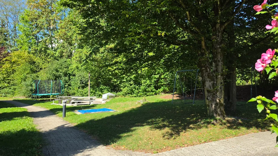 Charmante 5.5-Zimmer-Dachwohnung in Nürensdorf – Sofort verfügbar! – Foto 8 von 9