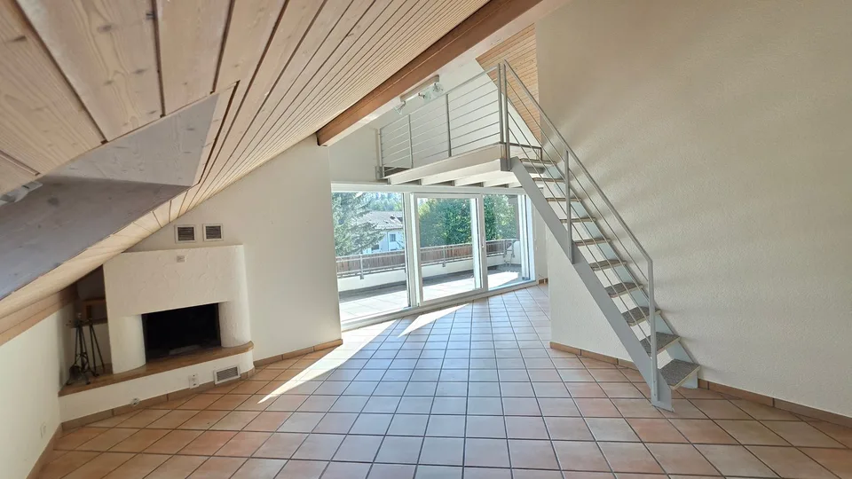 Charmante 5.5-Zimmer-Dachwohnung in Nürensdorf – Sofort verfügbar! – Foto 2 von 9