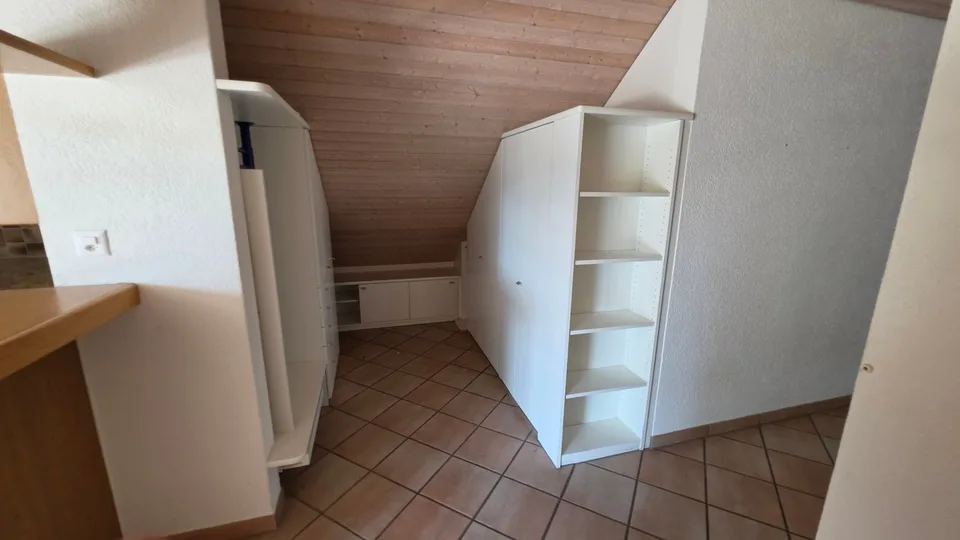 Charmante 5.5-Zimmer-Dachwohnung in Nürensdorf – Sofort verfügbar! – Foto 4 von 9