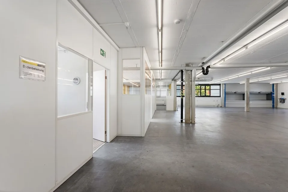 Spazi commerciali e di ufficio polivalenti con oltre 1.150 m² di spazio utilizzabile – foto 13 di 17