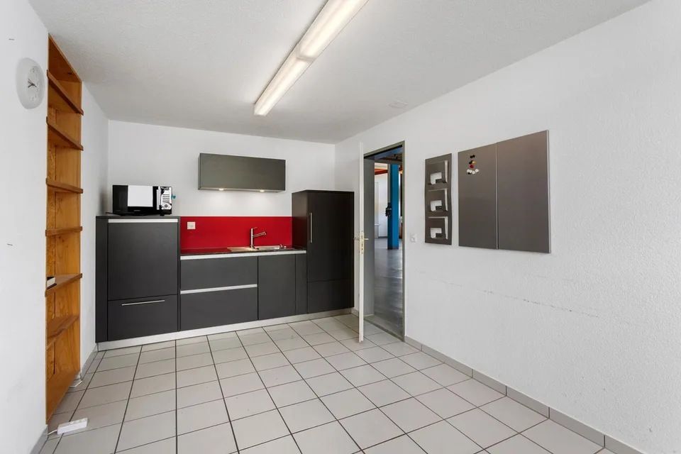Spazi commerciali e di ufficio polivalenti con oltre 1.150 m² di spazio utilizzabile – foto 16 di 17