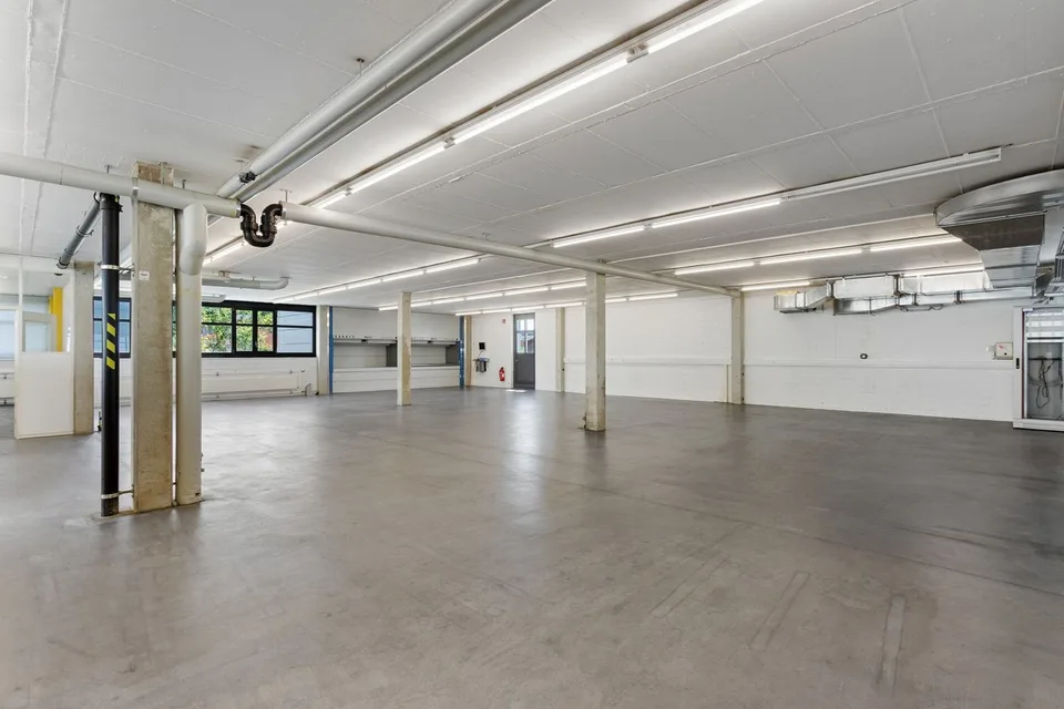 Spazi commerciali e di ufficio polivalenti con oltre 1.150 m² di spazio utilizzabile – foto 14 di 17