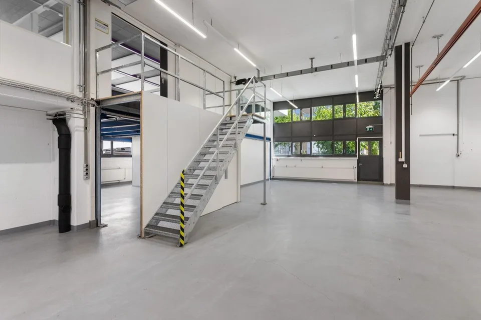 Spazi commerciali e di ufficio polivalenti con oltre 1.150 m² di spazio utilizzabile – foto 4 di 17