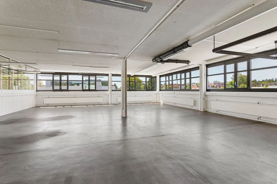 Spazi commerciali e di ufficio polivalenti con oltre 1.150 m² di spazio utilizzabile – foto 12 di 17