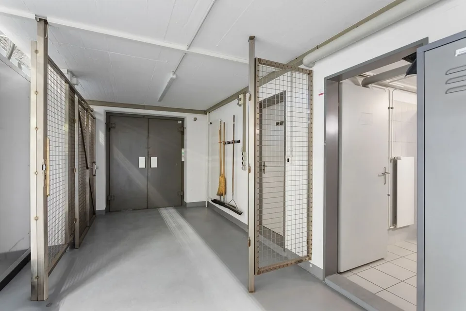 Spazi commerciali e di ufficio polivalenti con oltre 1.150 m² di spazio utilizzabile – foto 7 di 17