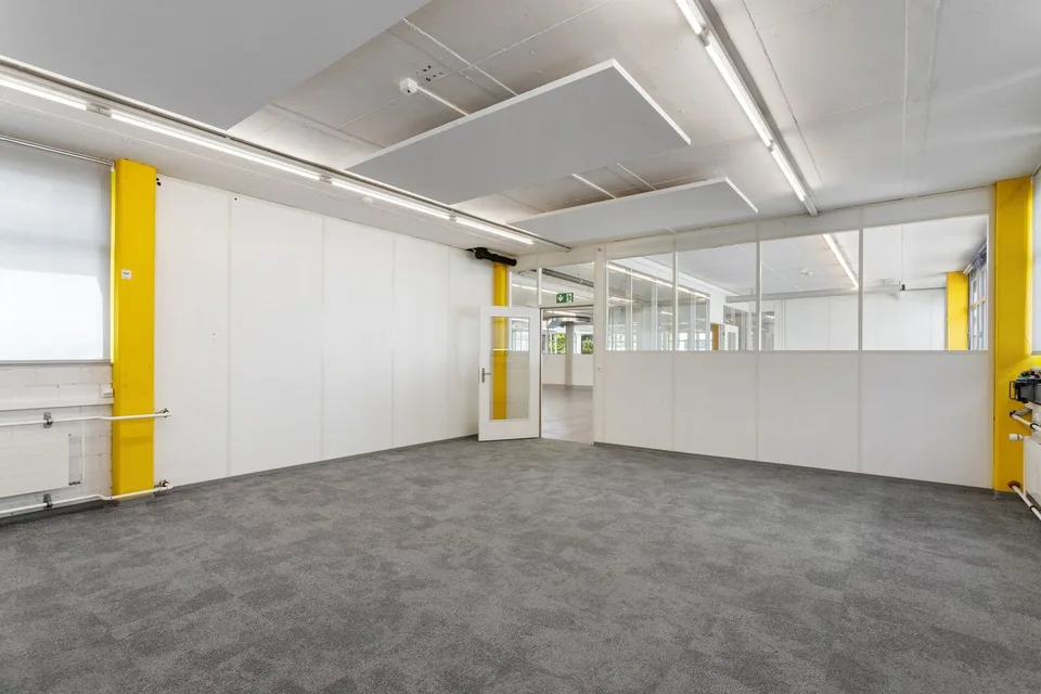 Spazi commerciali e di ufficio polivalenti con oltre 1.150 m² di spazio utilizzabile – foto 15 di 17