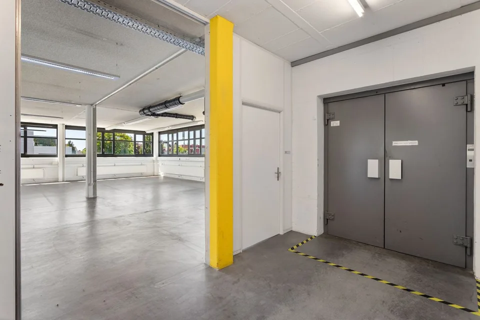Spazi commerciali e di ufficio polivalenti con oltre 1.150 m² di spazio utilizzabile – foto 11 di 17