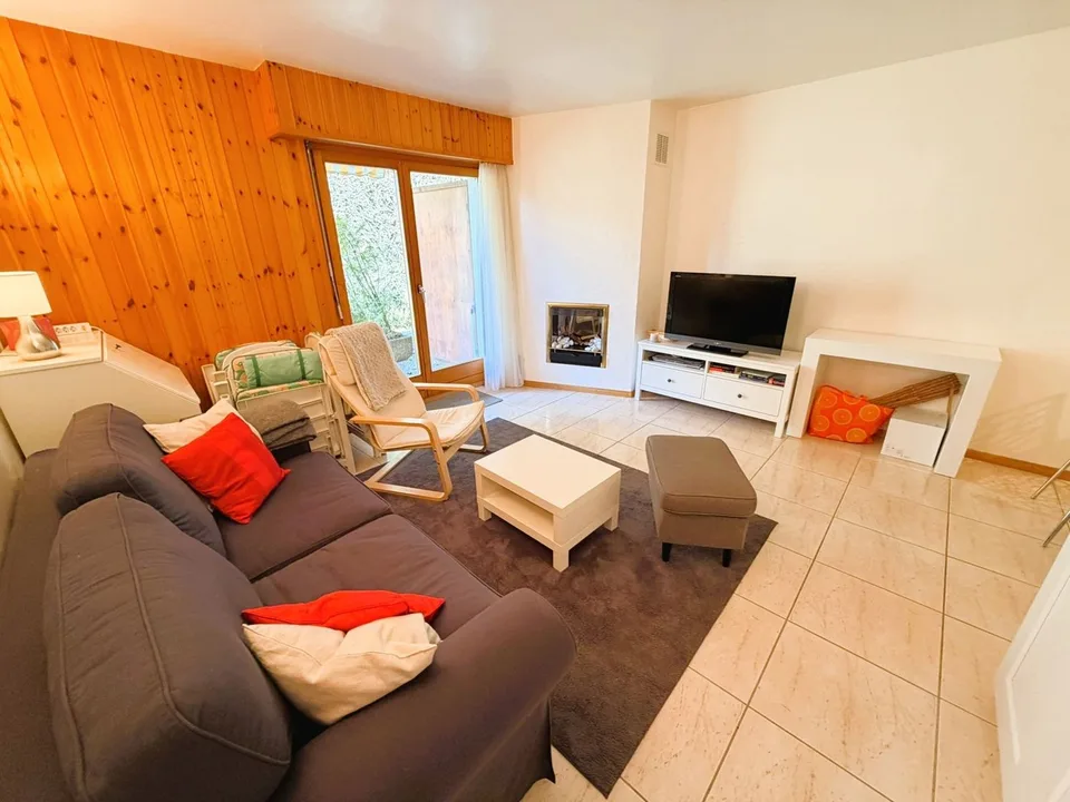 Zur Saison: Prächtiges 2.5-Zimmer-Wohnung renoviert - Geräumig & hell - Ruhige Lage - Gut gelegen - Schöne Aussicht