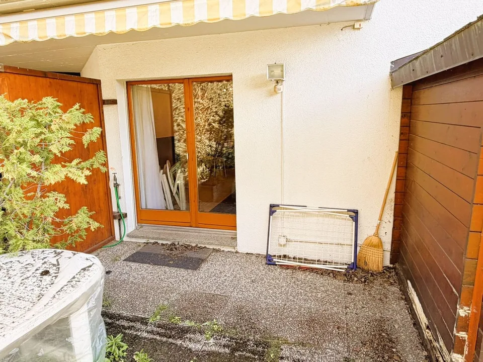 Zur Saison: Prächtiges 2.5-Zimmer-Wohnung renoviert - Geräumig & hell - Ruhige Lage - Gut gelegen - Schöne Aussicht