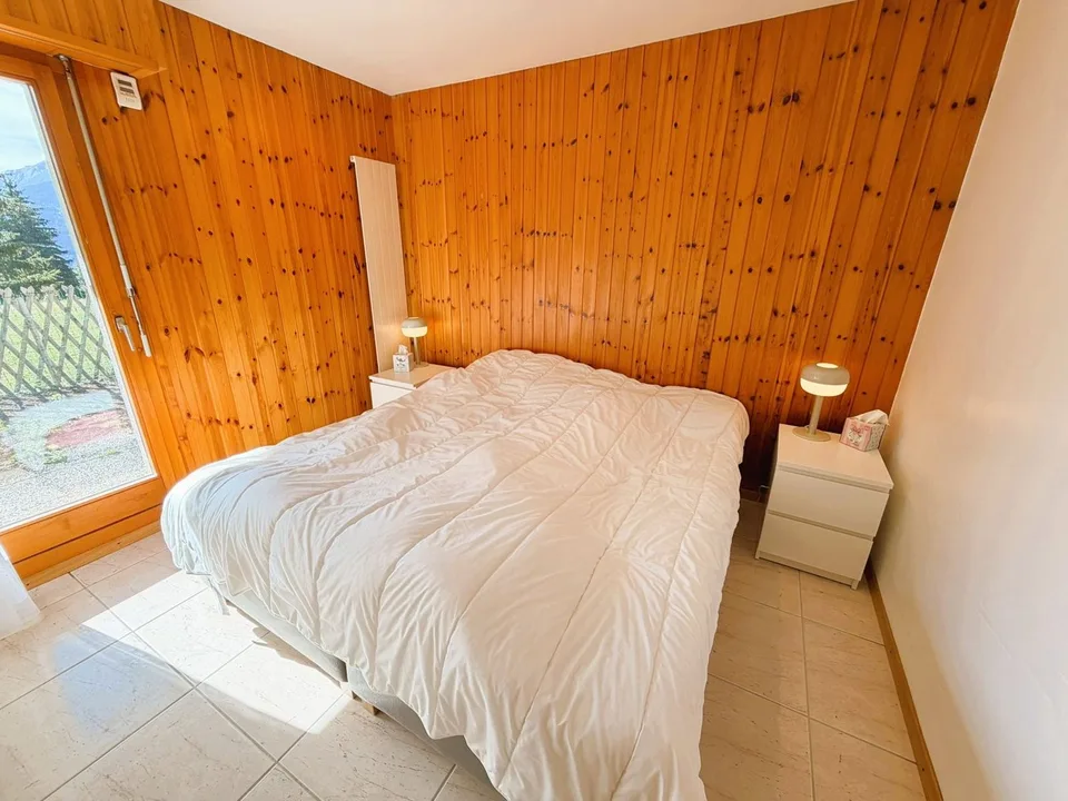Zur Saison: Prächtiges 2.5-Zimmer-Wohnung renoviert - Geräumig & hell - Ruhige Lage - Gut gelegen - Schöne Aussicht